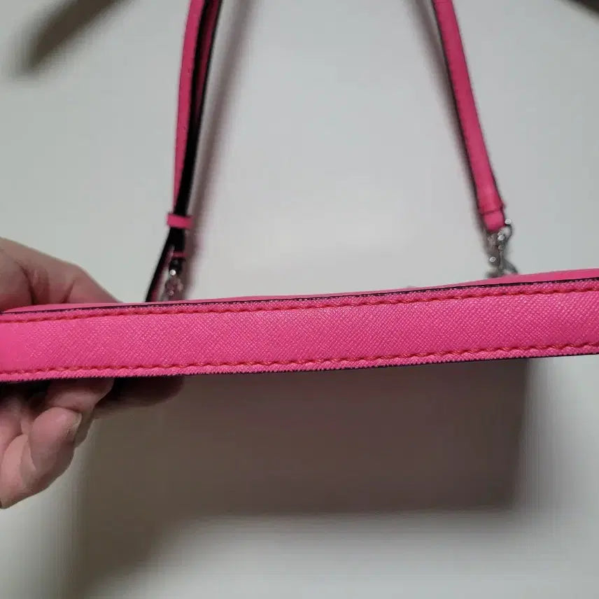 [BUNJANG] GUESS Mini Square Crossbody Bag / GUESS 게스 (핑크색) 미니사각 크로스백 가방