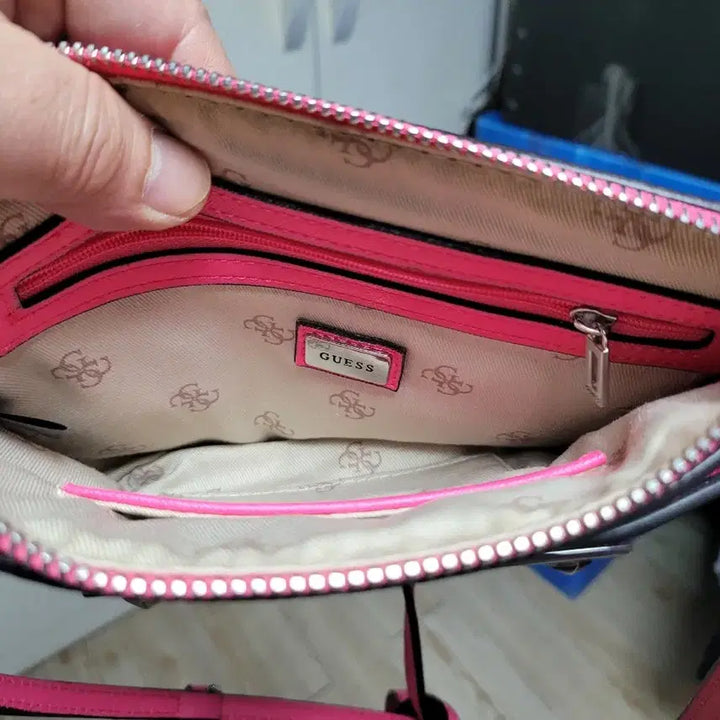 [BUNJANG] GUESS Mini Square Crossbody Bag / GUESS 게스 (핑크색) 미니사각 크로스백 가방