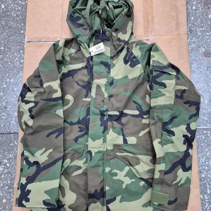 [BUNJANG] US Military 1st Gen Woodland Gore-Tex Parka Small Regular (New) / 미군 1세대 우드랜드 고어텍스파카 스몰레귤러 새상품판매합니다.