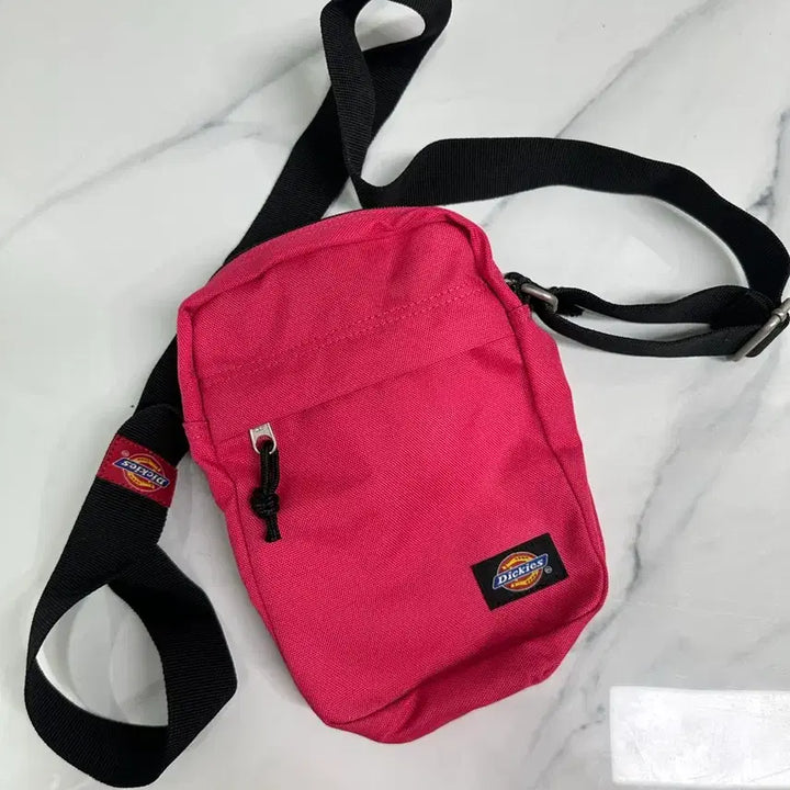 [BUNJANG] Dickies Hot Pink Crossbody Bag / 디키즈 핫핑크 크로스백
