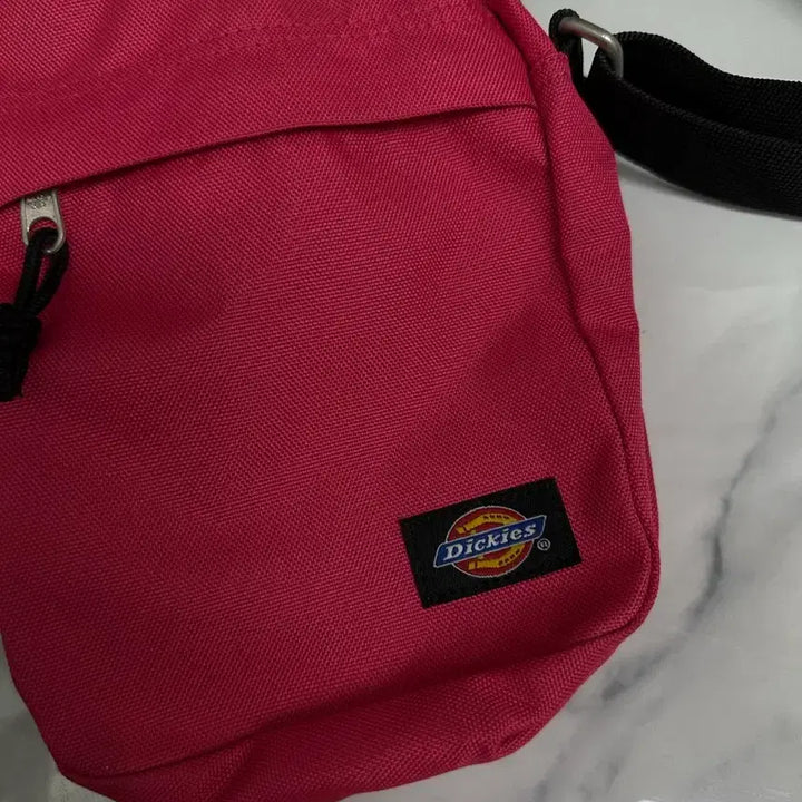 [BUNJANG] Dickies Hot Pink Crossbody Bag / 디키즈 핫핑크 크로스백