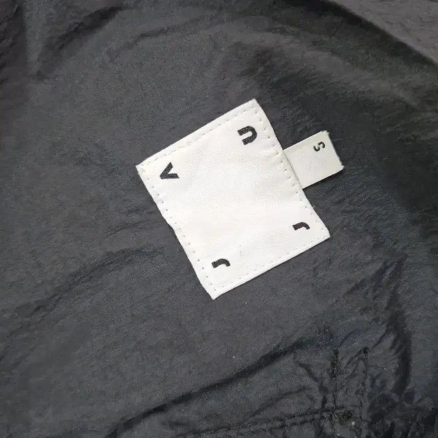 [BUNJANG] Jaju Black Basic Windbreaker Jacket / jaju 블랙 기본 스타일 바스락 야상 자켓 바람막이