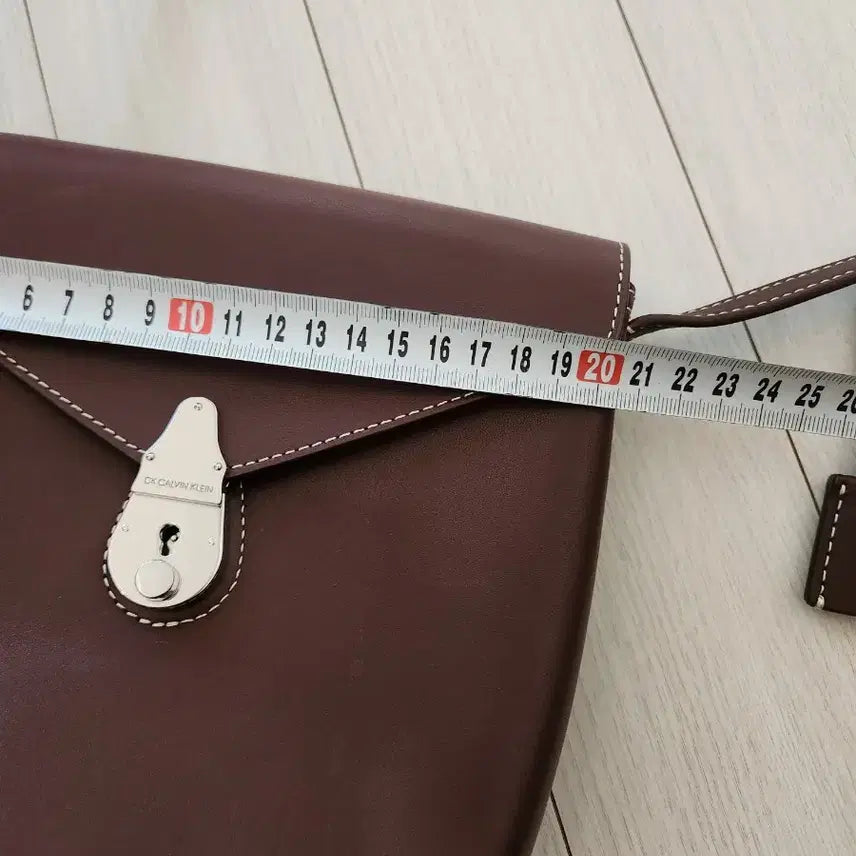 [BUNJANG] Calvin Klein Leather Bucket Bag / 캘빈클라인 레더 버킷백몇번 사용 안해서 사용감은 거의 없는데 보관하면