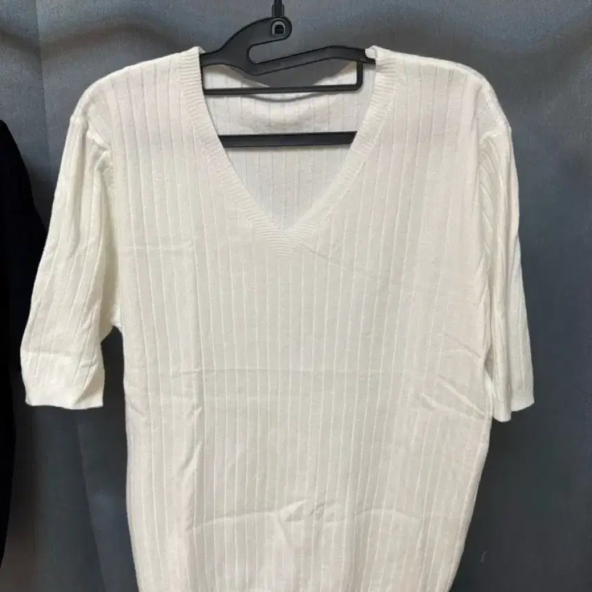[BUNJANG] V-Neck Knit T-Shirt Set / 브이넥 니트티  2종 세트