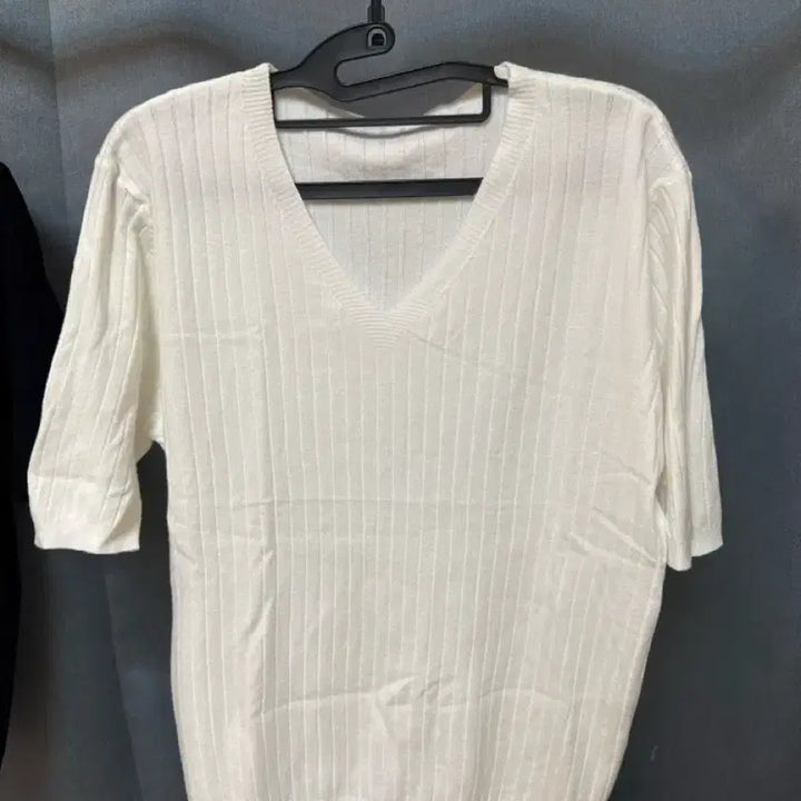 [BUNJANG] V-Neck Knit T-Shirt Set / 브이넥 니트티  2종 세트