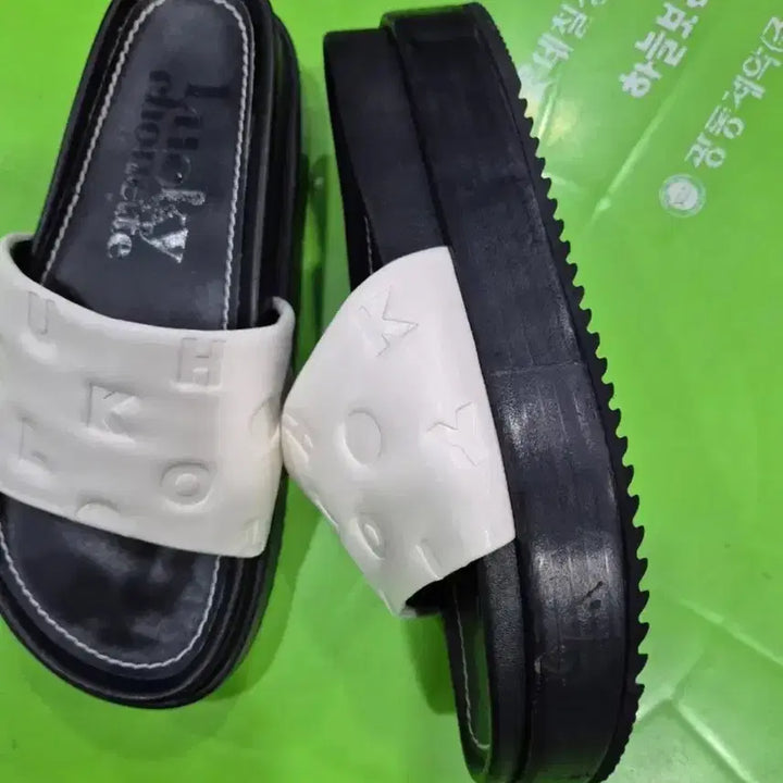 [SOLD OUT] 235 럭키슈에뜨 가죽샌들