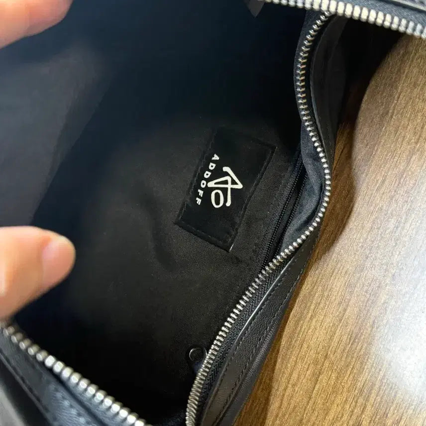[BUNJANG] Addoff Half Moon Black Crossbody Bag / 애드오프 하프 문 백 블랙