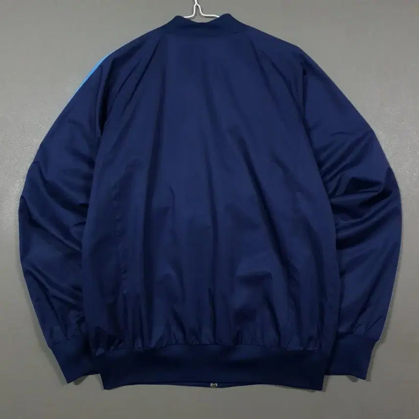 [SOLD OUT] L) 아디다스 딥네이비 하늘 배색 유로파 폴리쉘 봄버 져지 바람막이 자켓