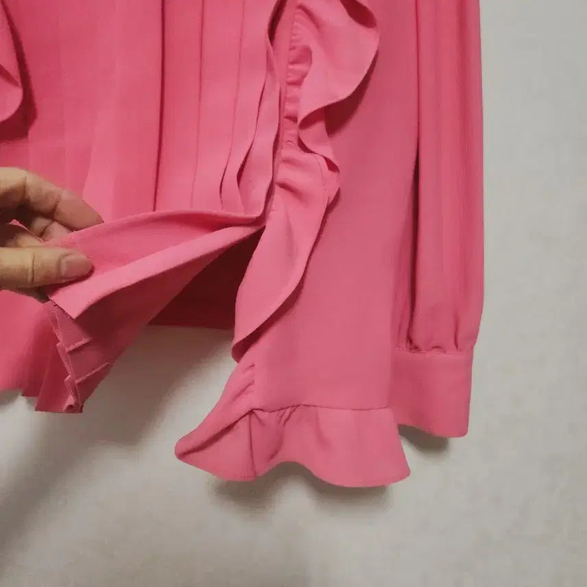 [BUNJANG] Lucky Chouette Frill Blouse (Size 38) / 럭키슈에뜨 프릴블라우스(38)