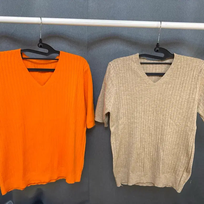 [BUNJANG] V-Neck Knit Short-Sleeve T-Shirt Set / 브이넥 니트 반팔티 2종세트