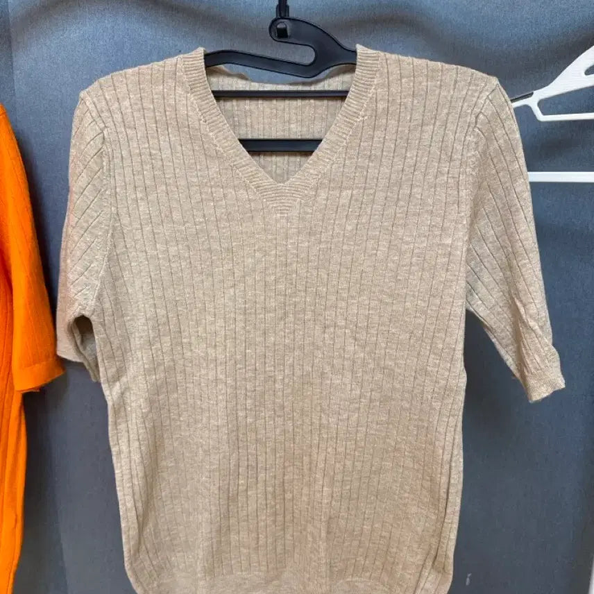 [BUNJANG] V-Neck Knit Short-Sleeve T-Shirt Set / 브이넥 니트 반팔티 2종세트