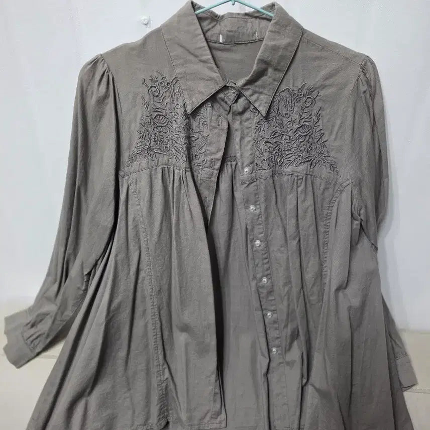 [SOLD OUT] 빈티지 플라워 자수 롱 셔츠