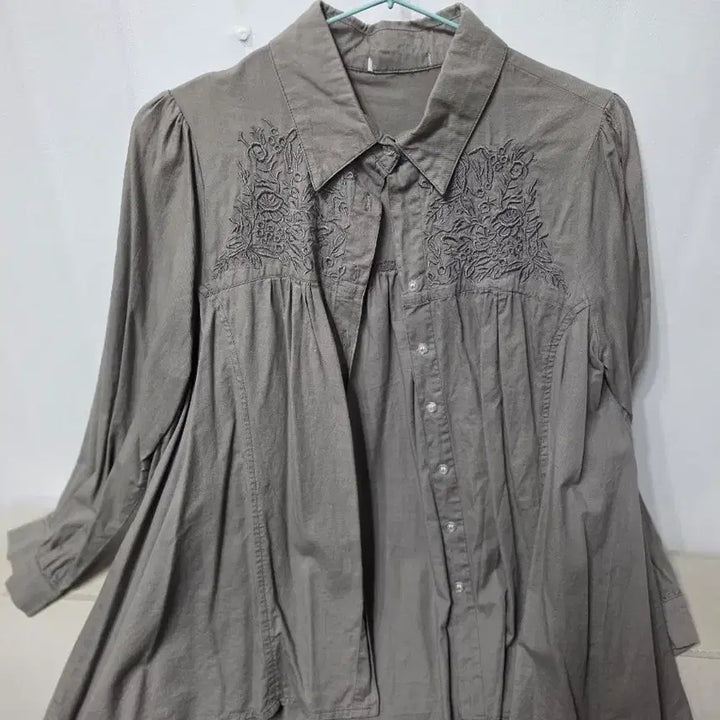 [SOLD OUT] 빈티지 플라워 자수 롱 셔츠