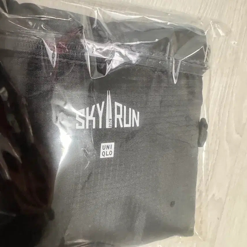 [BUNJANG] UNIQLO SKY RUN Boston Bag Duffel Bag / UNIQLO SKY RUN 보스턴백 롯데 스카이런 가방 휴대 더플백