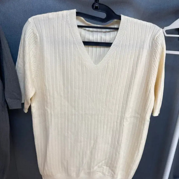 [BUNJANG] V-Neck Knit T-Shirt Set / 브이넥 반팔 니트티 2종세트