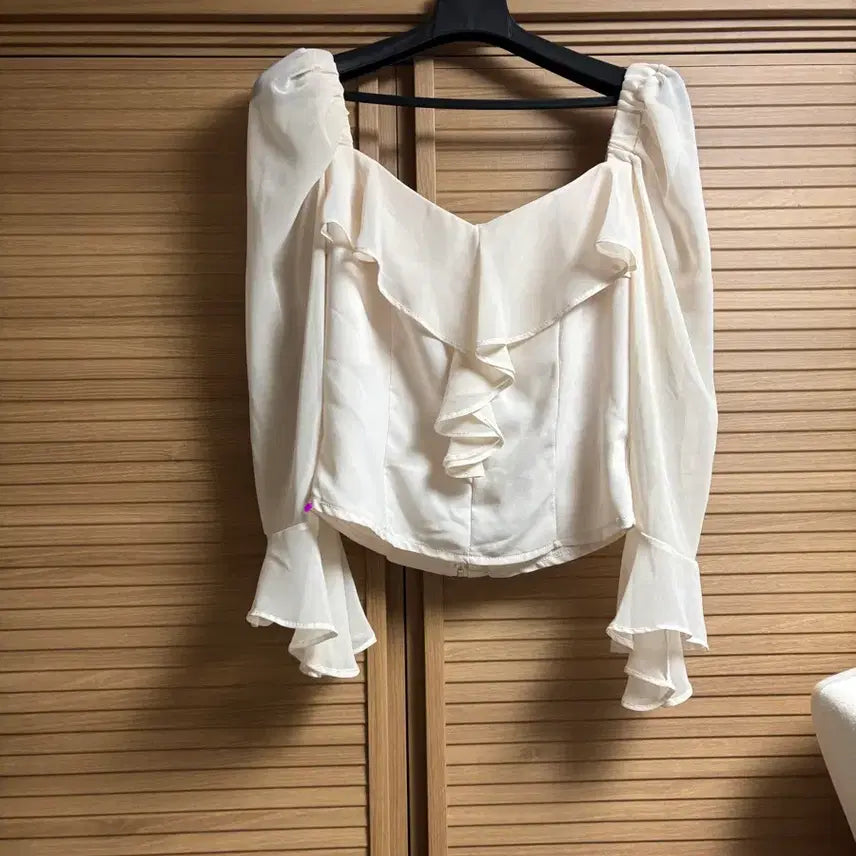[BUNJANG] JAYG SHOWROOM Frill Blouse S Imported Clothing / 제이지쇼룸 프릴 블라우스 S 수입의류 홀복