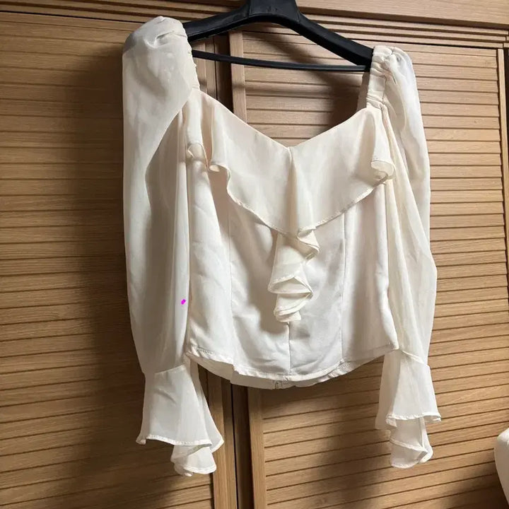 [BUNJANG] JAYG SHOWROOM Frill Blouse S Imported Clothing / 제이지쇼룸 프릴 블라우스 S 수입의류 홀복