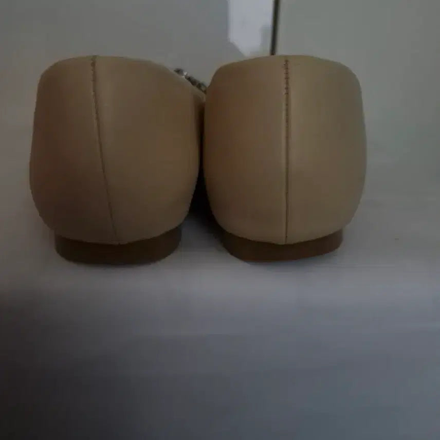 [SOLD OUT] MANGO 망고 큐빅 플랫 슈즈 블랙/베이지