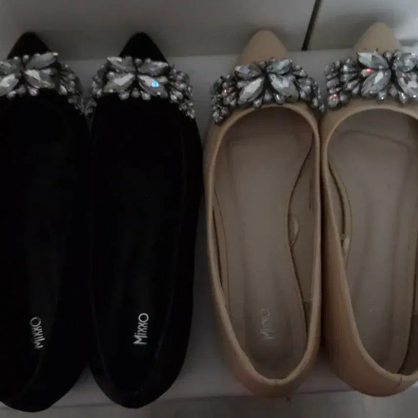 [SOLD OUT] MANGO 망고 큐빅 플랫 슈즈 블랙/베이지