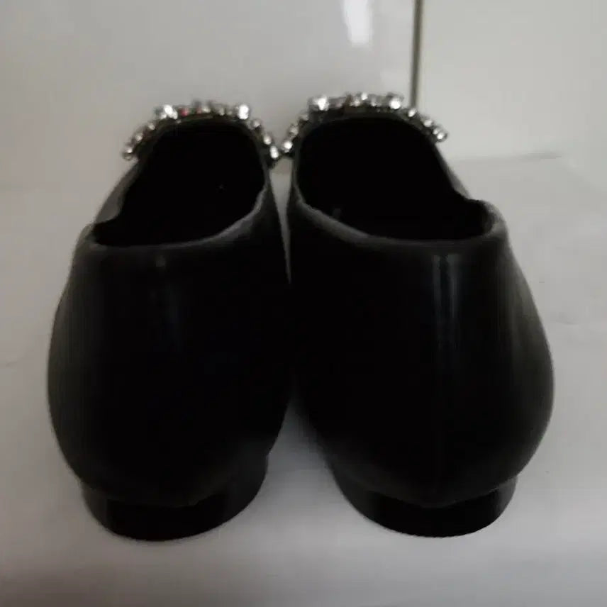 [SOLD OUT] MANGO 망고 큐빅 플랫 슈즈 블랙/베이지