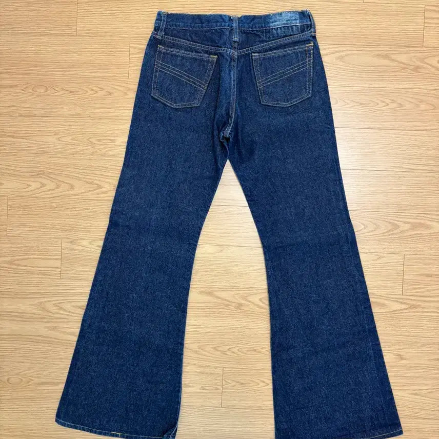 [BUNJANG] Bison Bootcut Denim Pants (29-inch) / 바이슨 부츠컷 데님 팬츠 (29인치)