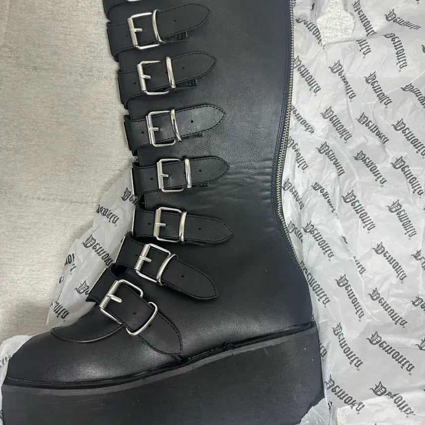 [BUNJANG] Demonia Damned Buckle Strap Knee High Boots / 데모니아 댐드 버클 스트랩 니하이 부츠 250 새거 펑크 지뢰계 통굽