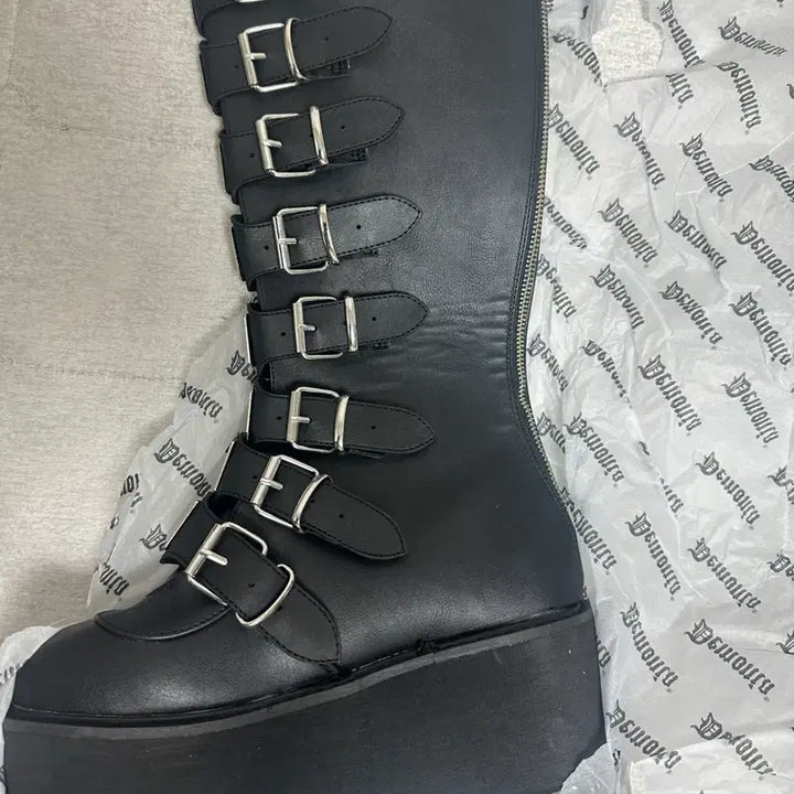 [BUNJANG] Demonia Damned Buckle Strap Knee High Boots / 데모니아 댐드 버클 스트랩 니하이 부츠 250 새거 펑크 지뢰계 통굽