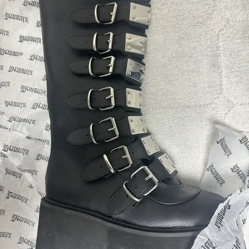[BUNJANG] Demonia Damned Buckle Strap Knee High Boots / 데모니아 댐드 버클 스트랩 니하이 부츠 250 새거 펑크 지뢰계 통굽
