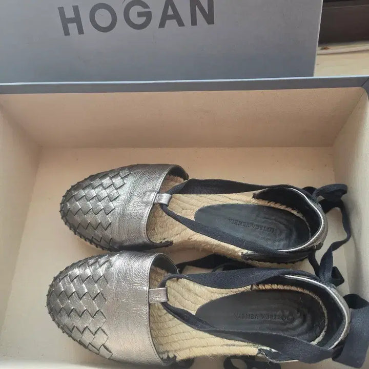 [BUNJANG] Bottega Veneta Metallic Silver Espadrille Sandals / 보테가베네타 메탈릭 실버 에스파듀 샌들 (정품)