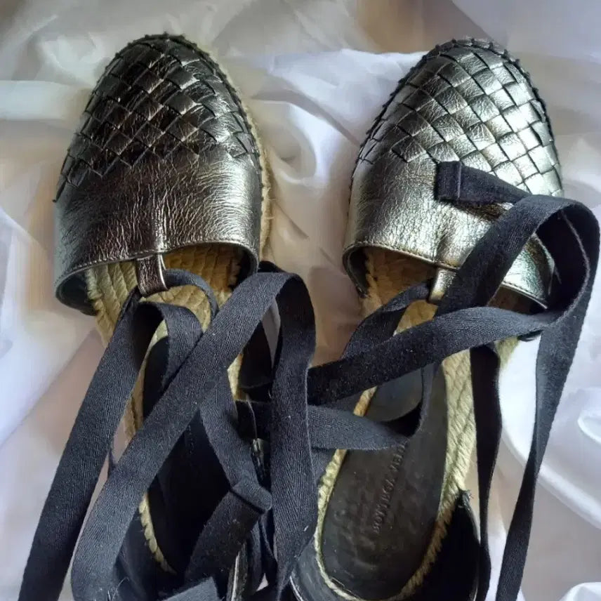 [BUNJANG] Bottega Veneta Metallic Silver Espadrille Sandals / 보테가베네타 메탈릭 실버 에스파듀 샌들 (정품)
