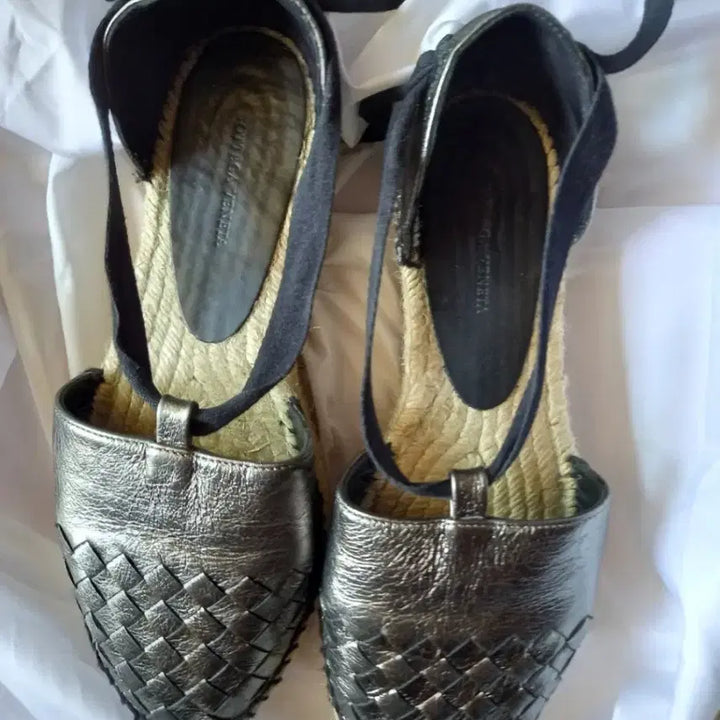[BUNJANG] Bottega Veneta Metallic Silver Espadrille Sandals / 보테가베네타 메탈릭 실버 에스파듀 샌들 (정품)