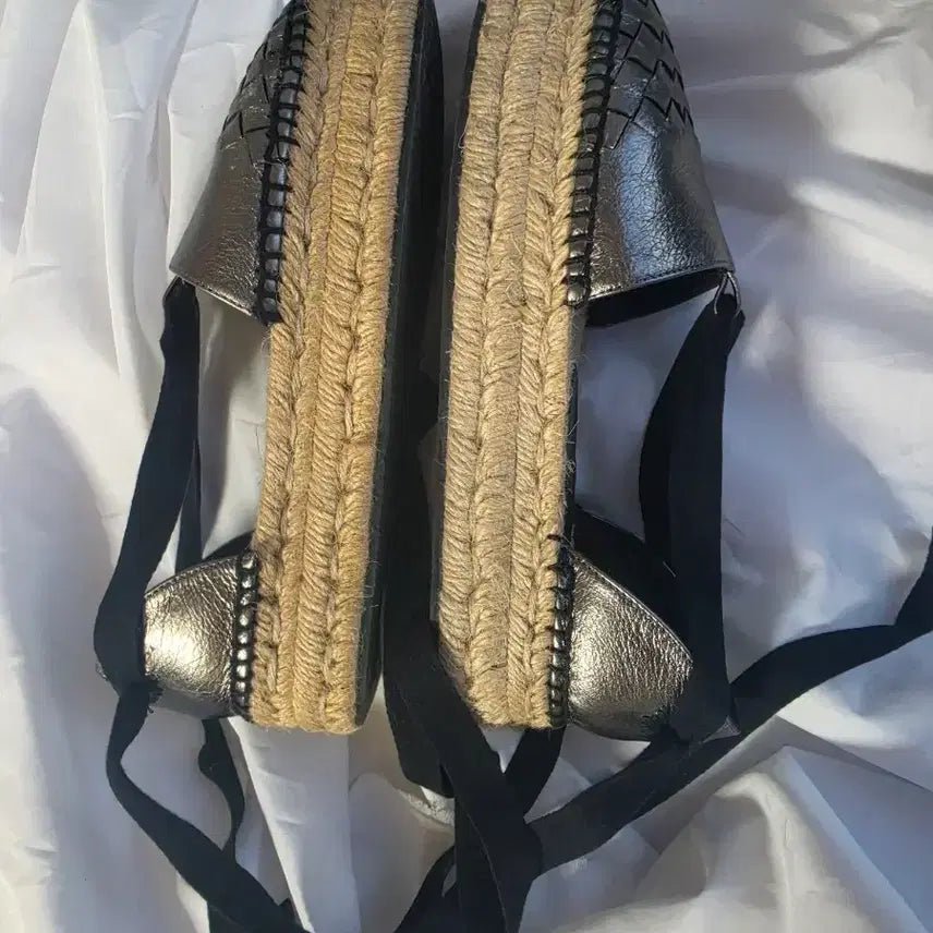 [BUNJANG] Bottega Veneta Metallic Silver Espadrille Sandals / 보테가베네타 메탈릭 실버 에스파듀 샌들 (정품)