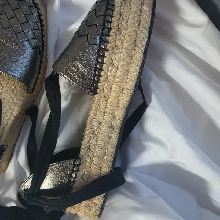 [BUNJANG] Bottega Veneta Metallic Silver Espadrille Sandals / 보테가베네타 메탈릭 실버 에스파듀 샌들 (정품)