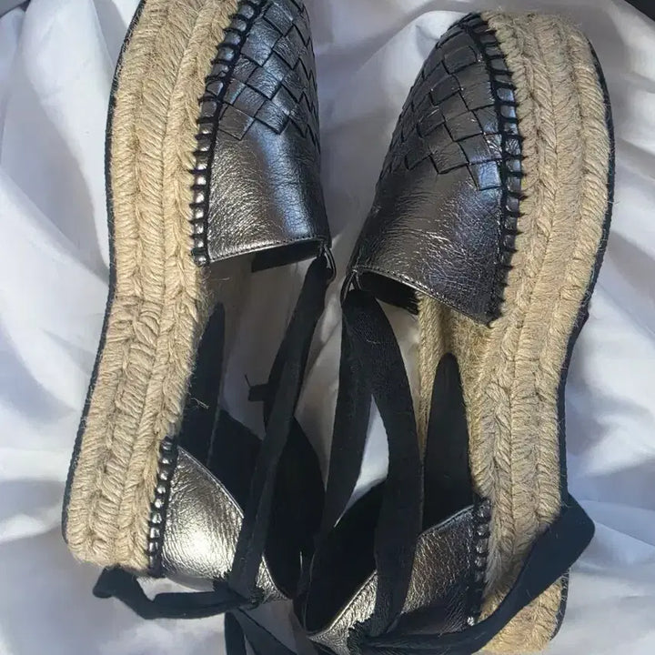 [BUNJANG] Bottega Veneta Metallic Silver Espadrille Sandals / 보테가베네타 메탈릭 실버 에스파듀 샌들 (정품)