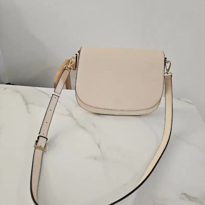 [BUNJANG] Agatha Leather Crossbody Bag Ivory / 아가타 소가죽 크로스백 아이보리