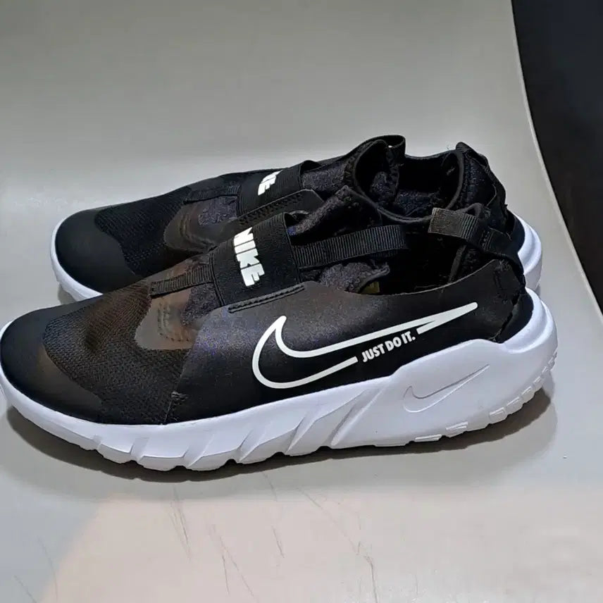 [BUNJANG] Nike Flex Runner 2 GS 250mm Sneakers / 나이키 플렉스 러너 2 GS    250mm