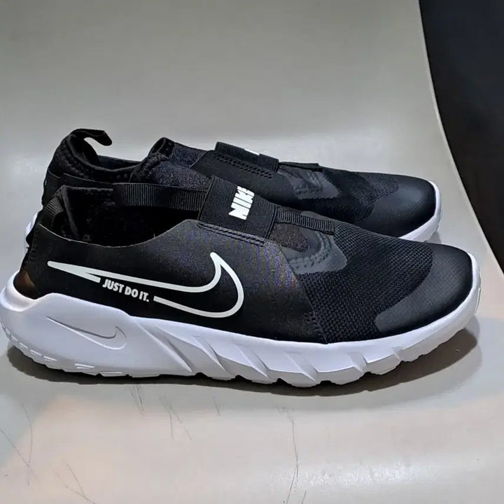 [BUNJANG] Nike Flex Runner 2 GS 250mm Sneakers / 나이키 플렉스 러너 2 GS    250mm