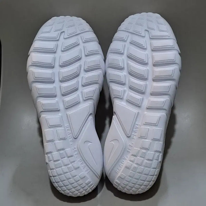 [BUNJANG] Nike Flex Runner 2 GS 250mm Sneakers / 나이키 플렉스 러너 2 GS    250mm