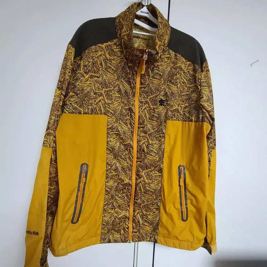 [SOLD OUT] 코오롱 옐로우 패턴 바람막이 자켓