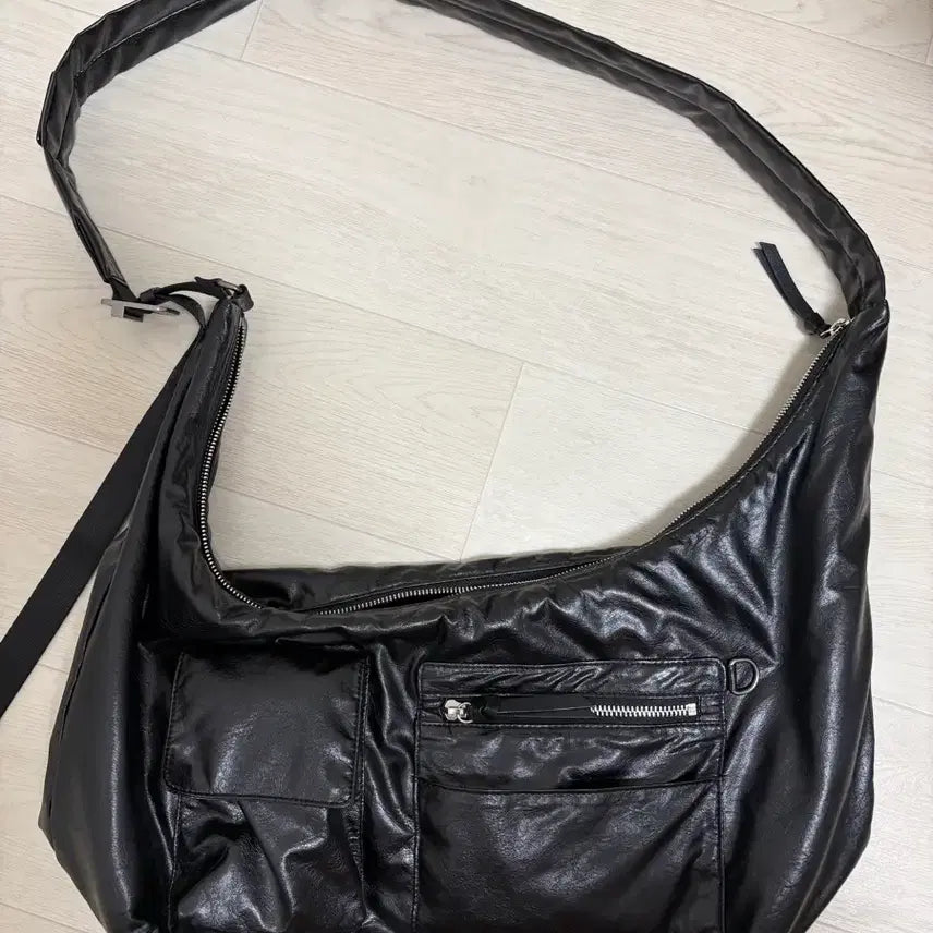 [BUNJANG] System Homme Crack Leather Hobo Bag / 시스템옴므 크랙 레더 호보백