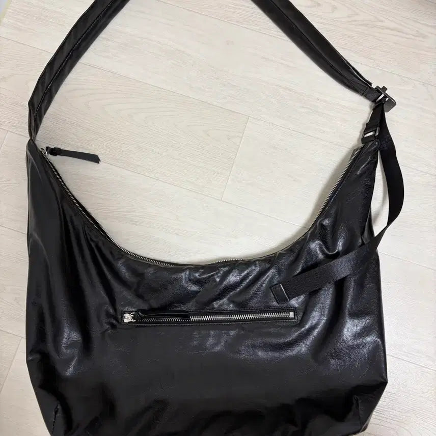 [BUNJANG] System Homme Crack Leather Hobo Bag / 시스템옴므 크랙 레더 호보백
