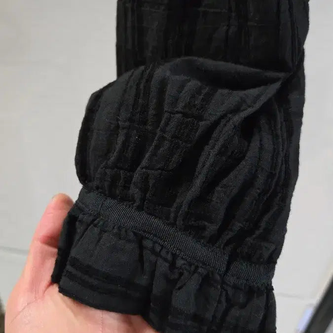 [BUNJANG] Unbranded Black Short Button Cardigan (Size 55-66) / 여성 단추 가디건 블랙 (숏) 55~66