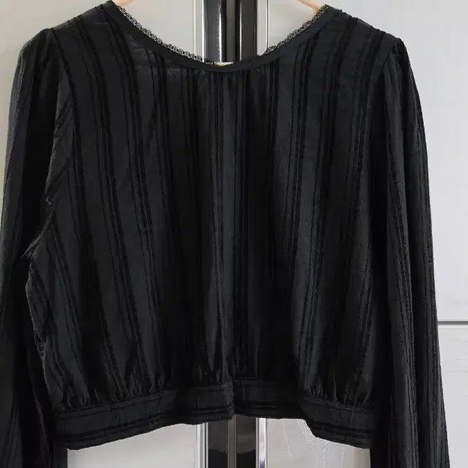 [BUNJANG] Unbranded Black Short Button Cardigan (Size 55-66) / 여성 단추 가디건 블랙 (숏) 55~66
