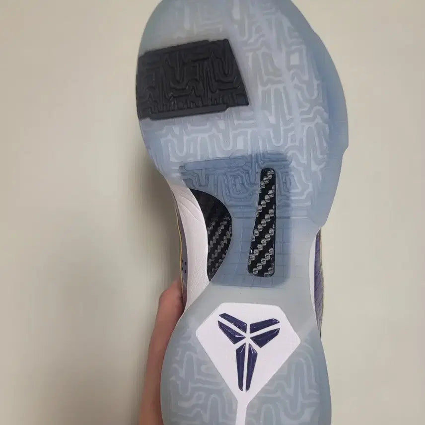 [BUNJANG] Kobe 6 Champ Sneakers / [260] 코비5 챔프