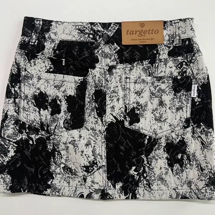 [BUNJANG] Tageto Flower Jacquard Mini Skirt Black / 타게토 플라워 자카드 미니스커트 블랙