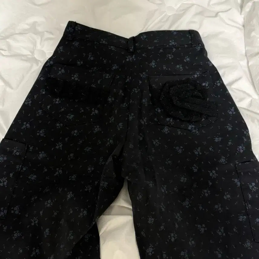 [BUNJANG] In &amp; Yang Harmony Floral Pattern Pants (Size 1) / 인앤양하모니 하나팬츠 1사이즈