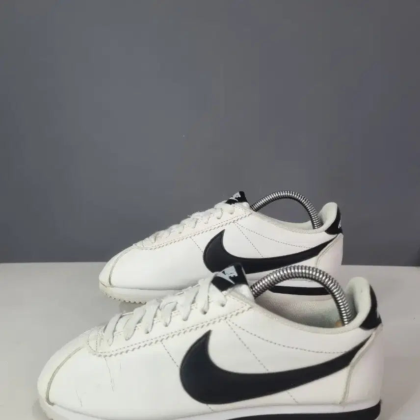 [BUNJANG] Nike Cortez White and Black Sneakers / 효자빈티지 235 나이키 코르테즈 흰검
