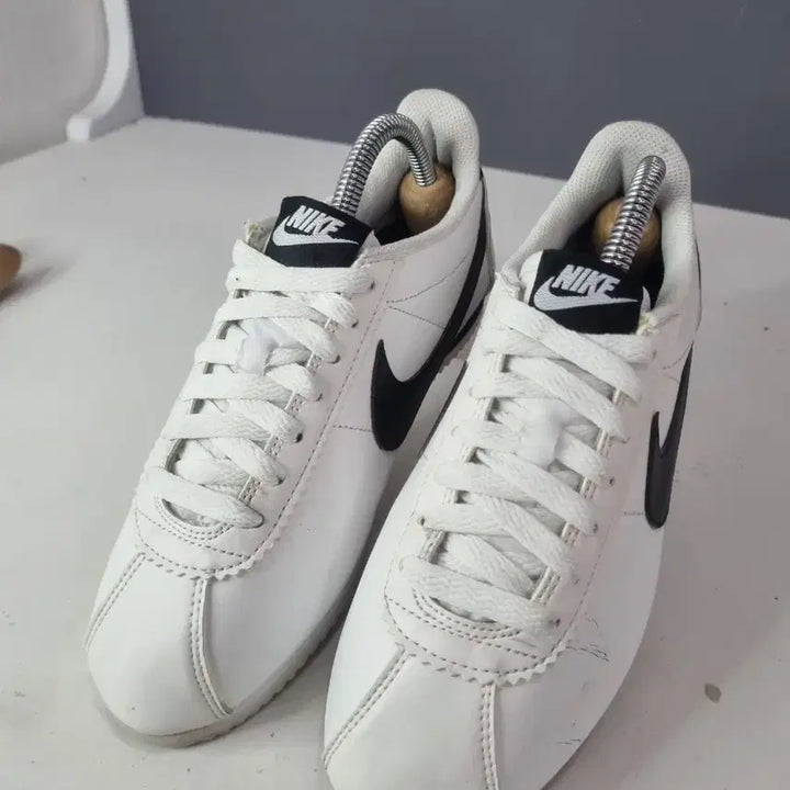 [BUNJANG] Nike Cortez White and Black Sneakers / 효자빈티지 235 나이키 코르테즈 흰검