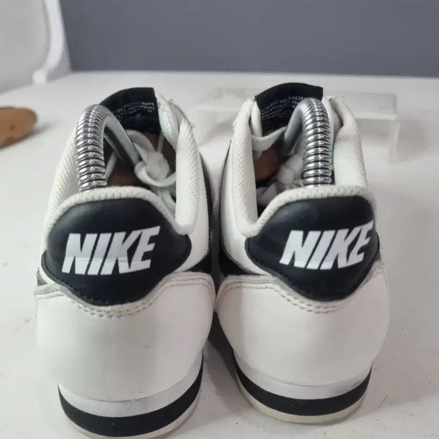 [BUNJANG] Nike Cortez White and Black Sneakers / 효자빈티지 235 나이키 코르테즈 흰검