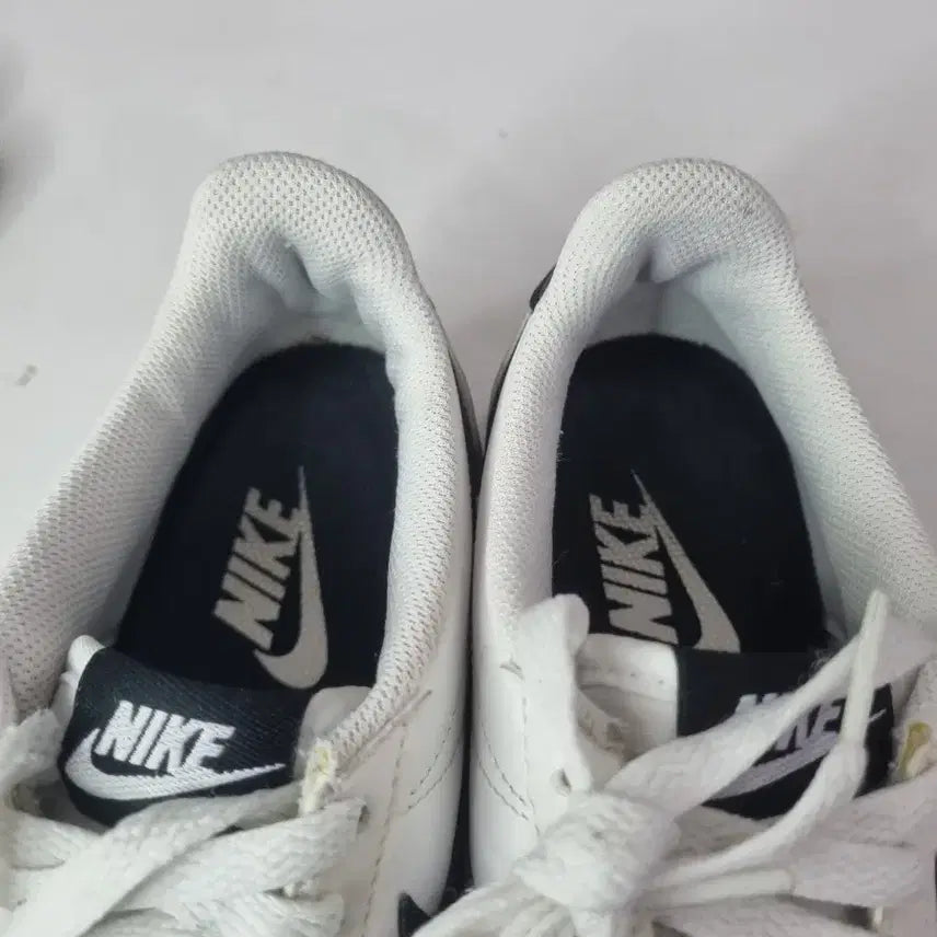 [BUNJANG] Nike Cortez White and Black Sneakers / 효자빈티지 235 나이키 코르테즈 흰검